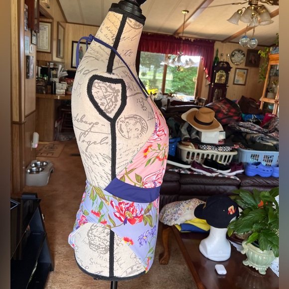 NWT Woman’s The Bikini Lab one pice floral bathing suit - Picture 8 of 16